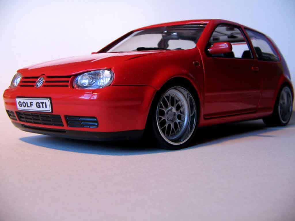 Volkswagen Golf 4 GTI 1/18 Revell 4 GTI red jantes bords larges diecast model cars