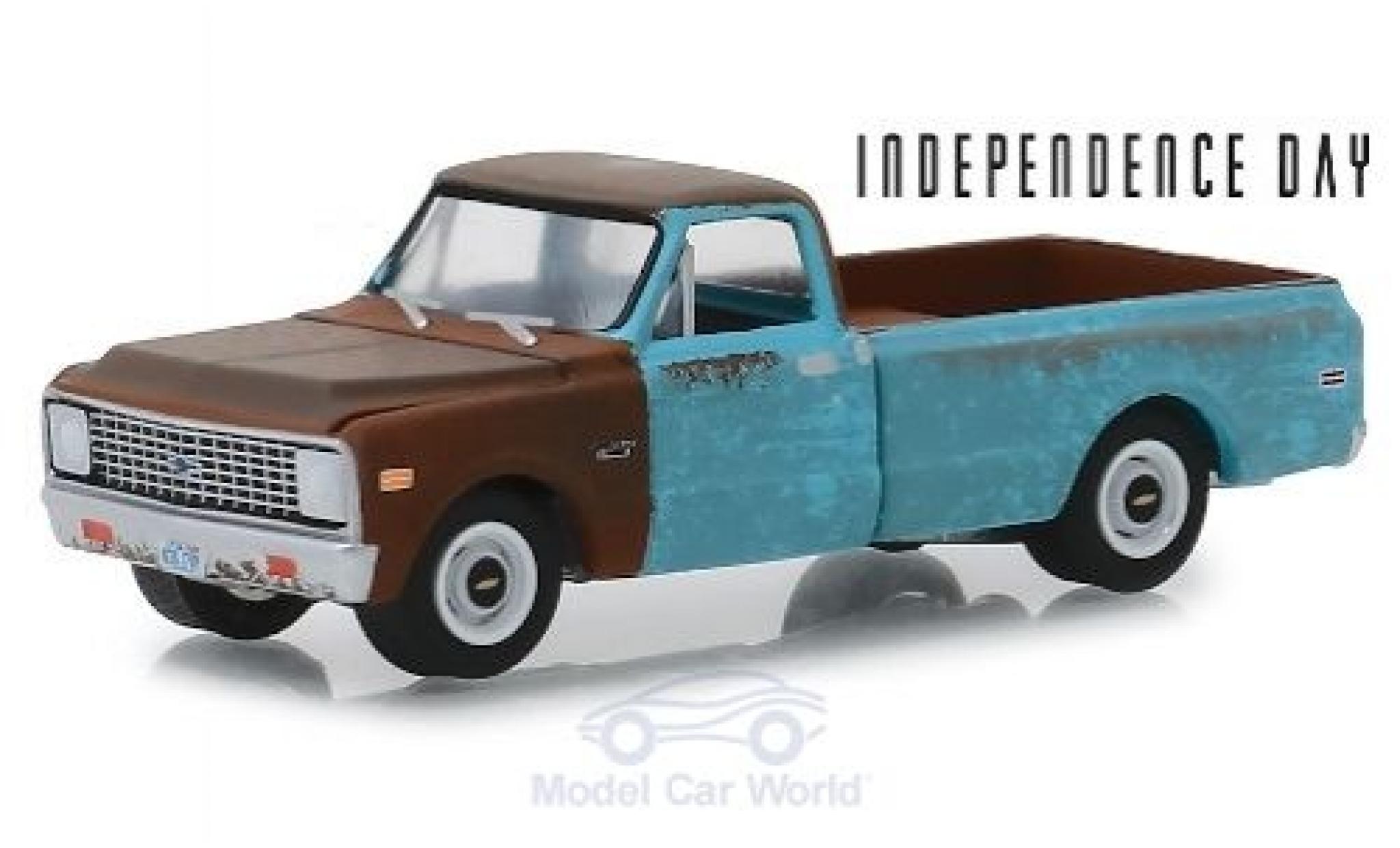 Chevrolet C-10 1/64 Greenlight blue/brown Independence Day 1971 mit Schmutzeffekt diecast model cars