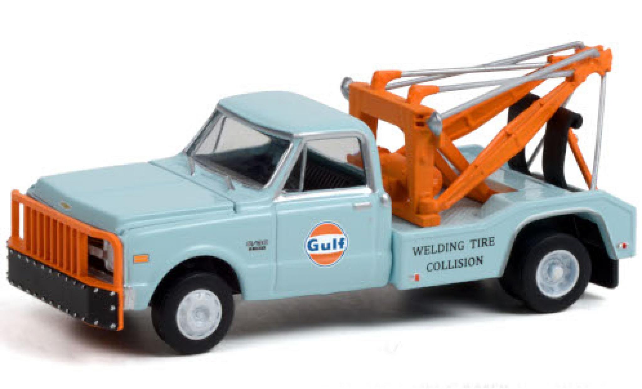 Chevrolet C-30 1/64 Greenlight Dually Wrecker Gulf 1969 diecast model cars