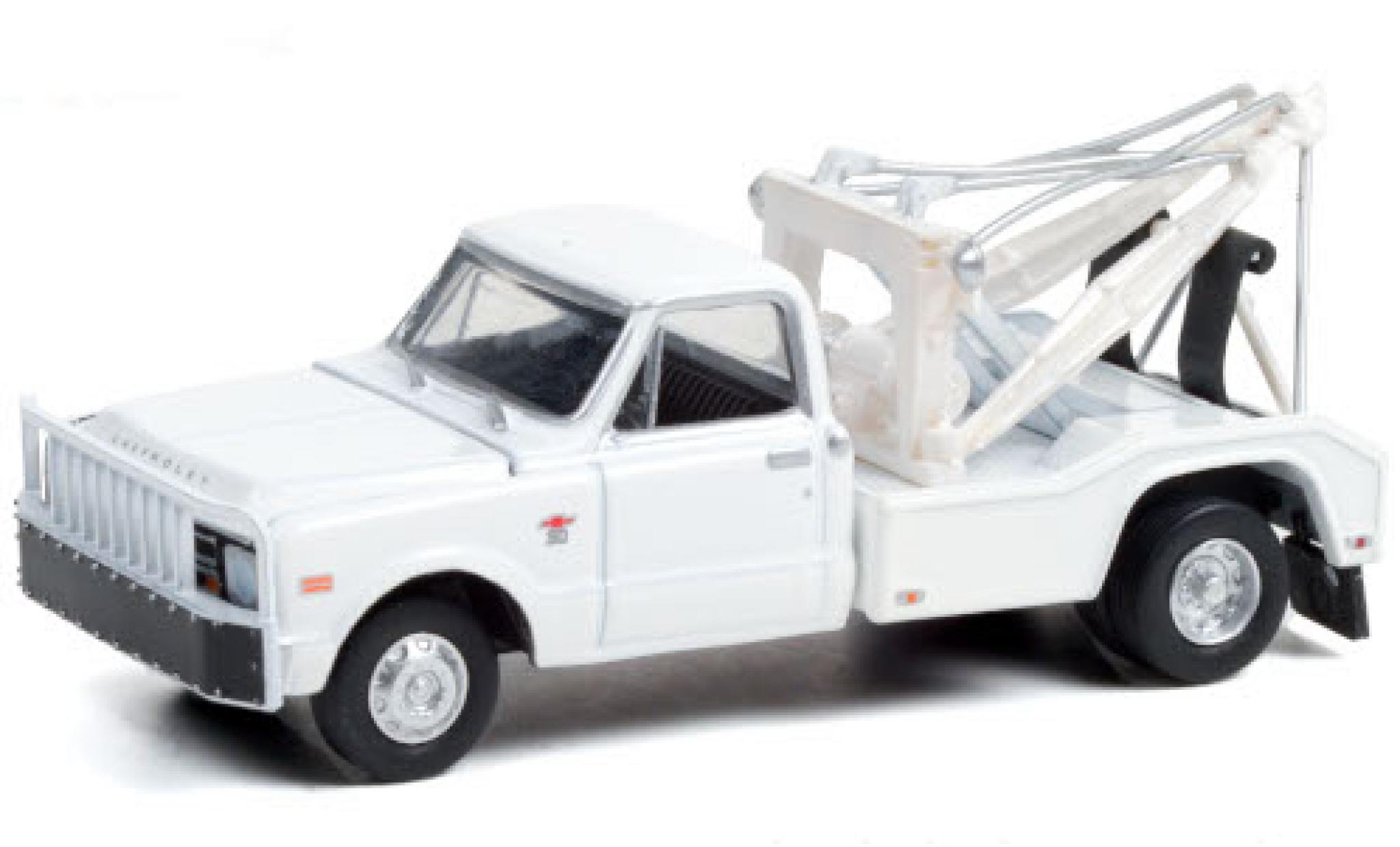 Chevrolet C-30 1/64 Greenlight Dually Wrecker white 1968 diecast model cars