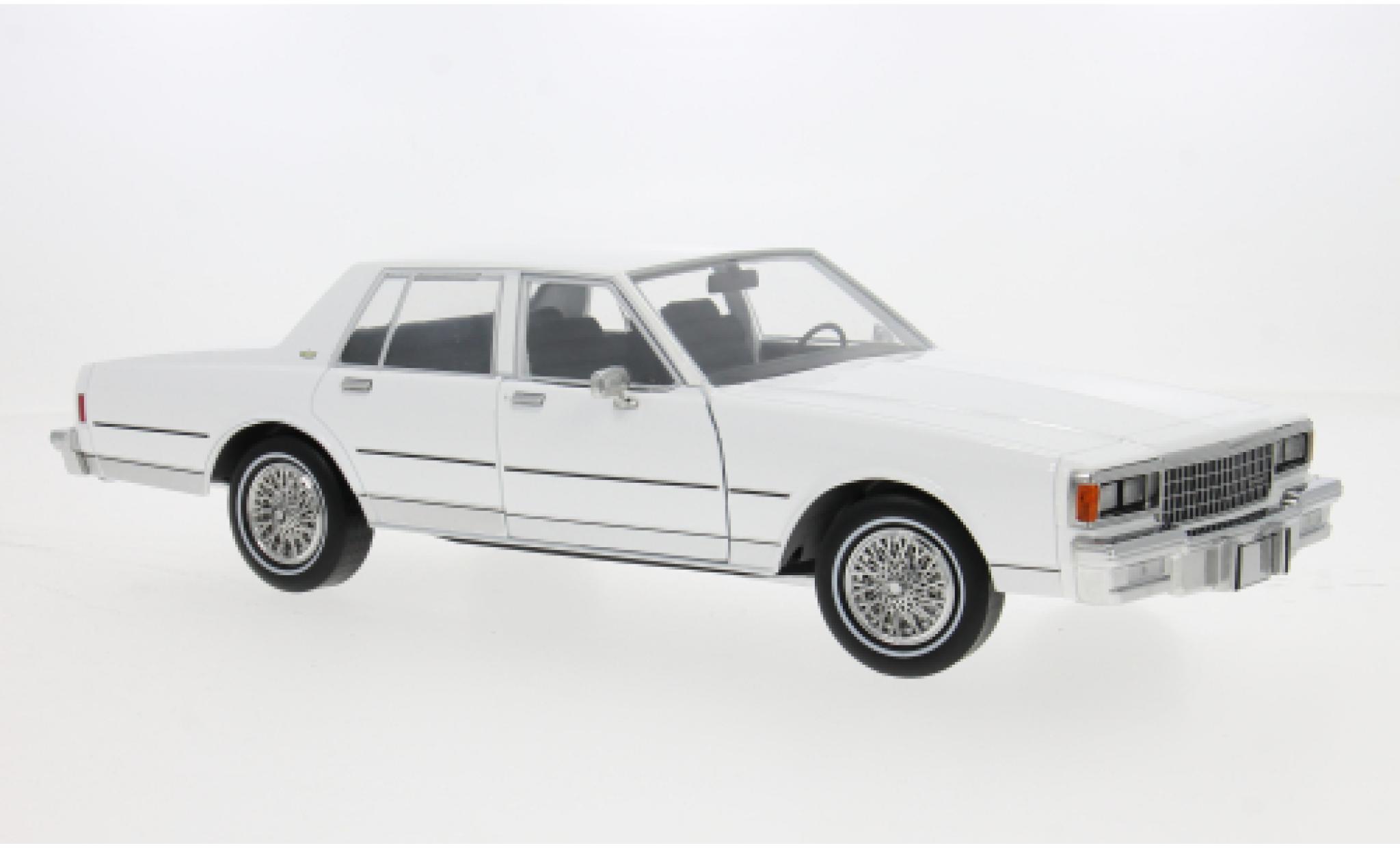 Chevrolet Caprice Classic 1/18 Greenlight white 1983 1:18 diecast model cars