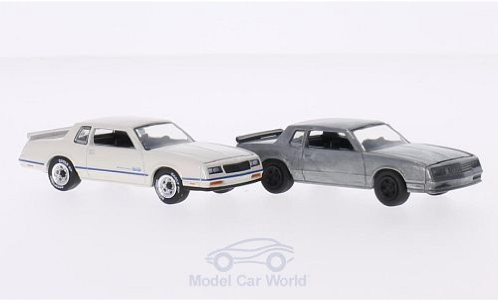 Chevrolet Monte Carlo 1/64 Greenlight SS 1984 2er-Set in PC-Box je 1x white/blue und 1x unlackiert FirstCut diecast model cars