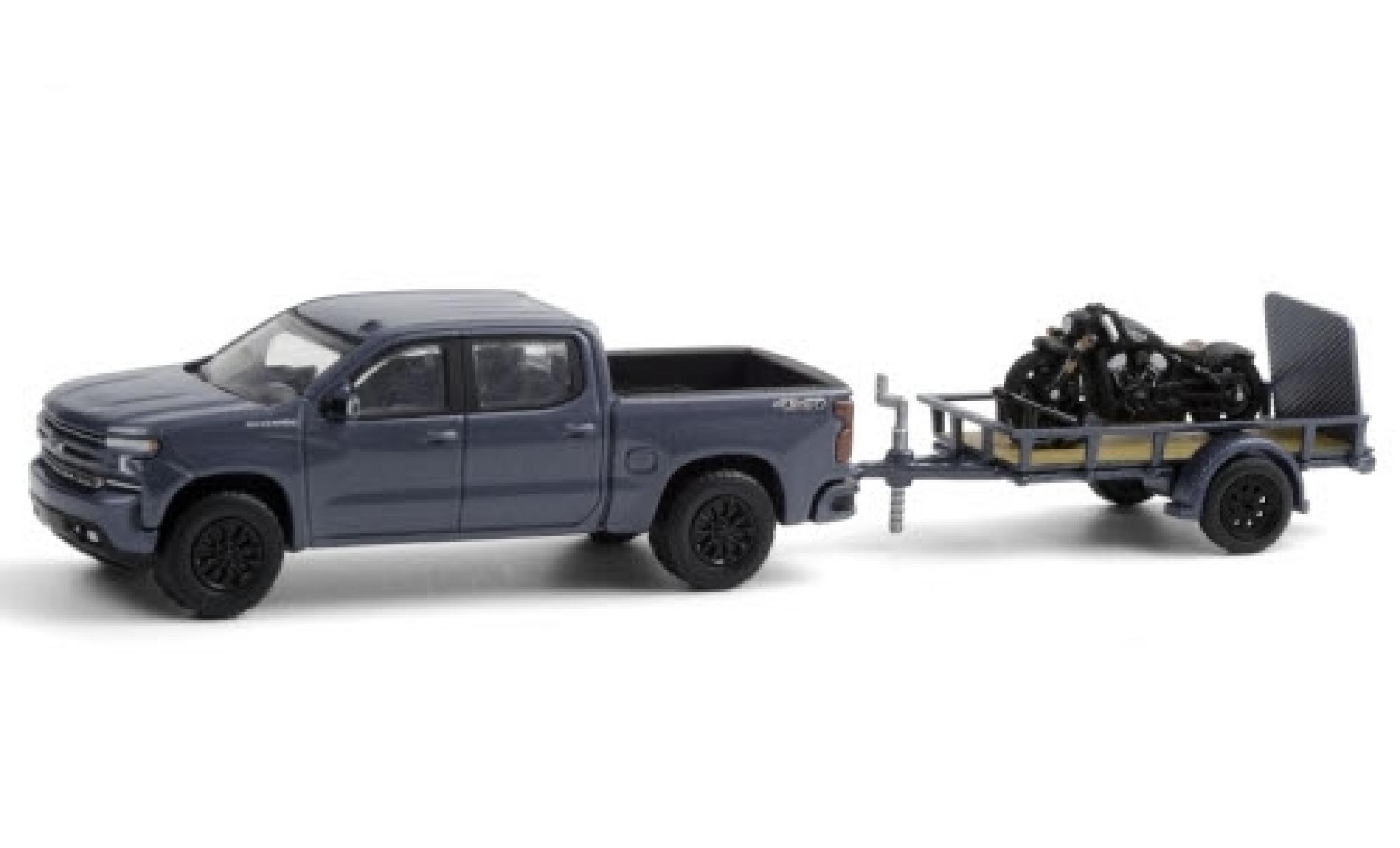 Chevrolet Silverado 1/64 Greenlight metallic blue 2020 avec Indian Scout Bobber remorque d&acute;une axe et Auffahrrampe diecast model cars