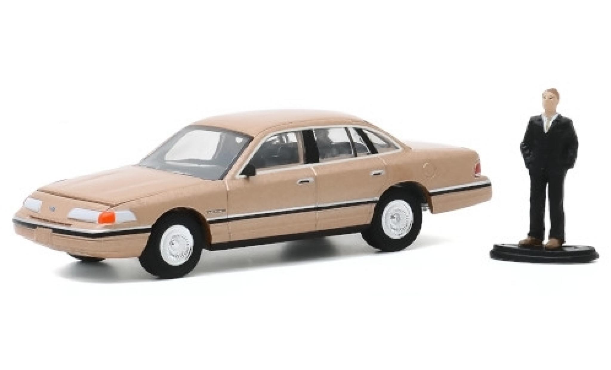 Ford Crown 1/64 Greenlight Victoria LX metallic beige 1992 avec figurine diecast model cars