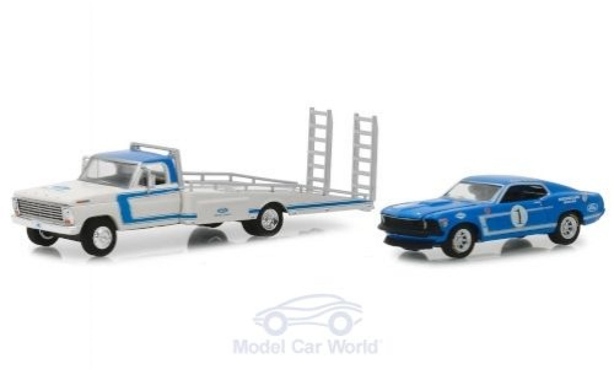 Ford F-350 1/64 Greenlight Ramp Truck blue/white 1969 mit 1969 Mustang Boss diecast model cars