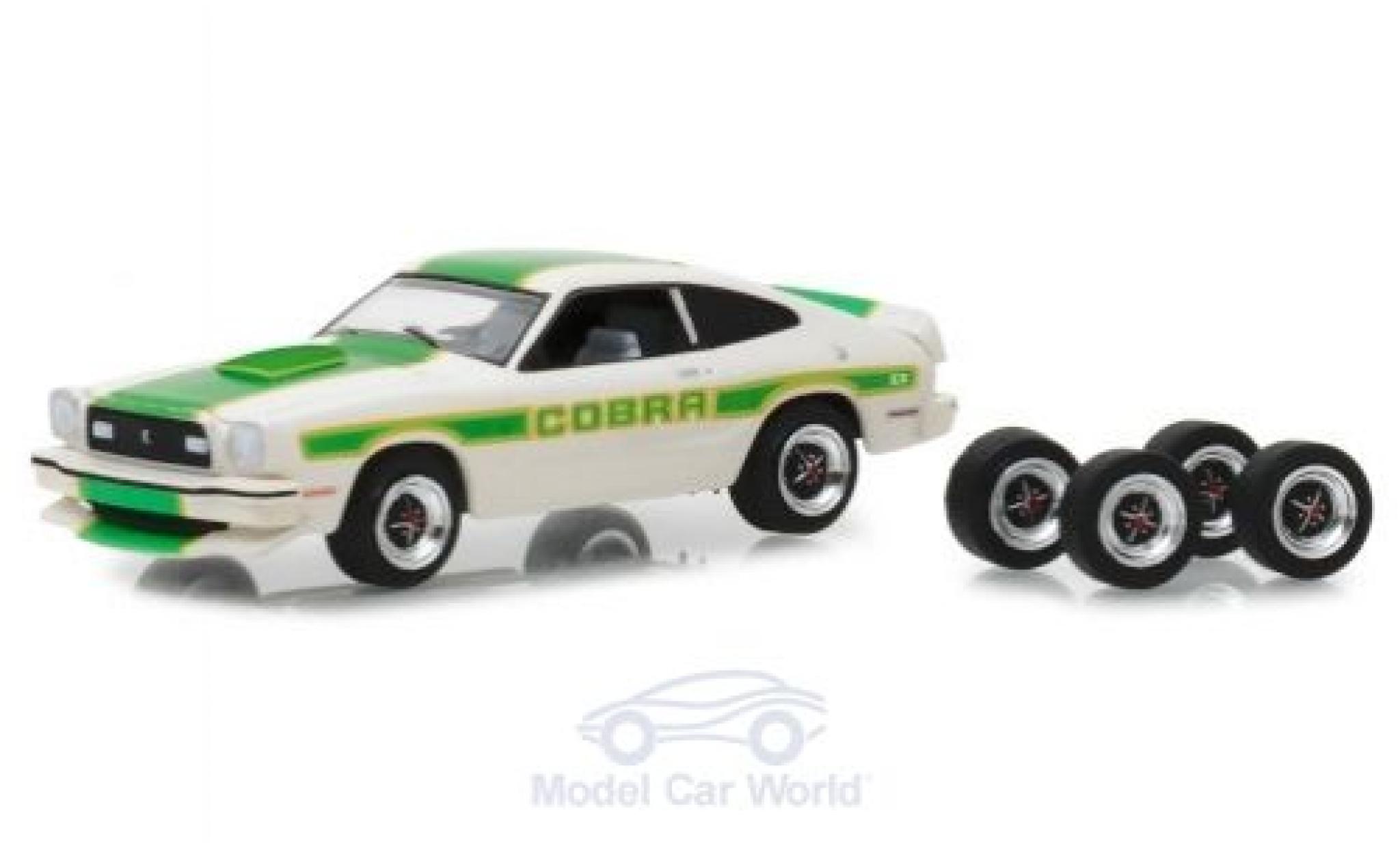 Ford Mustang 1/64 Greenlight II Cobra II white/Dekor 1978 mit Ersatzr&auml;der diecast model cars