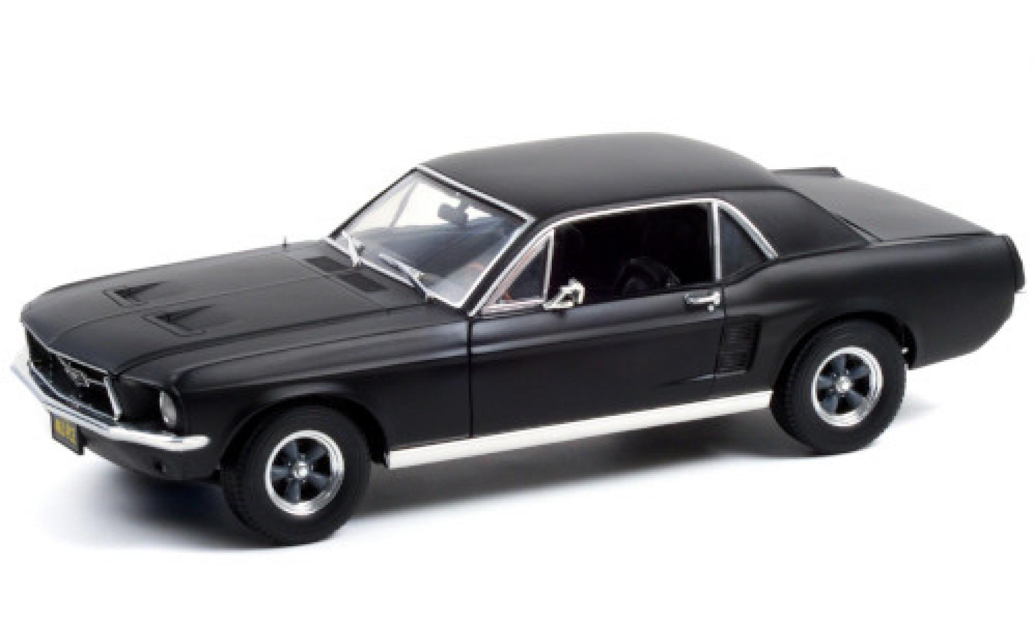 Ford Mustang 1/18 Greenlight matt-black 1967 Creed diecast model cars