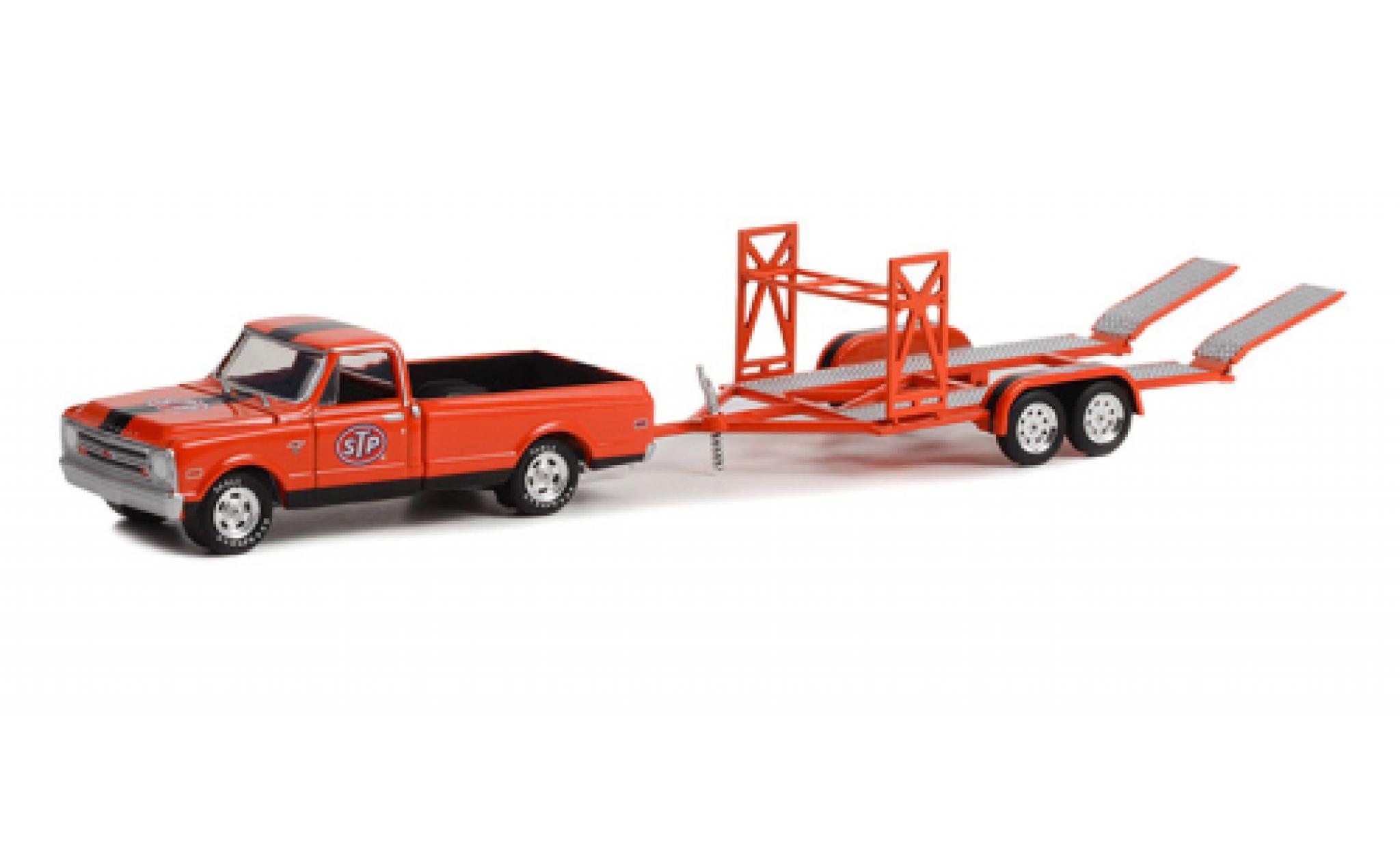 Chevrolet C-10 1/64 Greenlight Pick Up orange STP 1968 diecast model cars