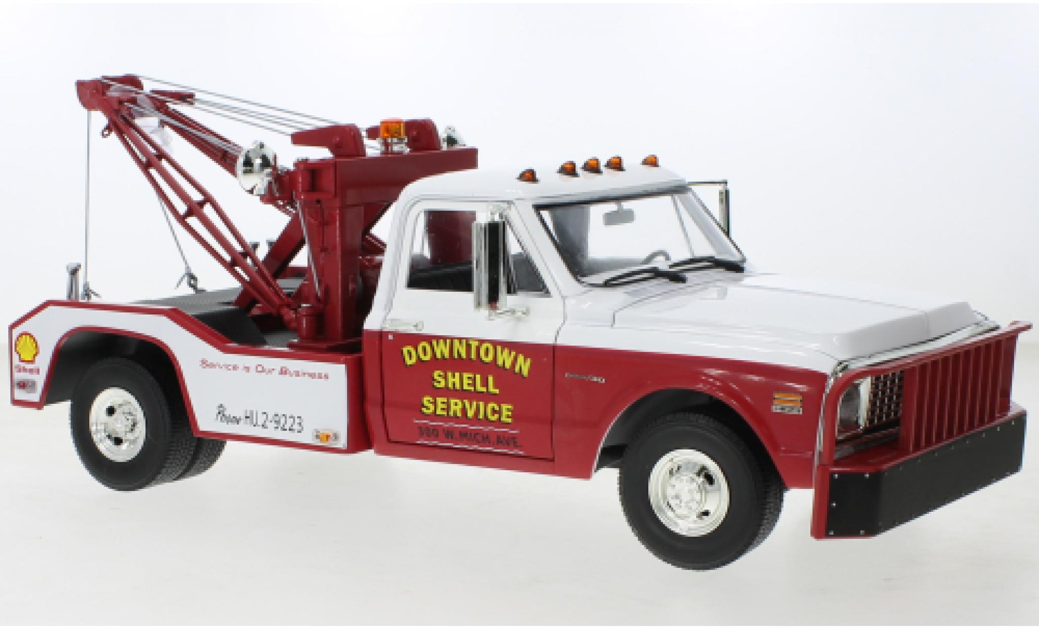 Chevrolet C-30 1/18 Greenlight Dually Wrecker Downtown S Service 1972 diecast model cars