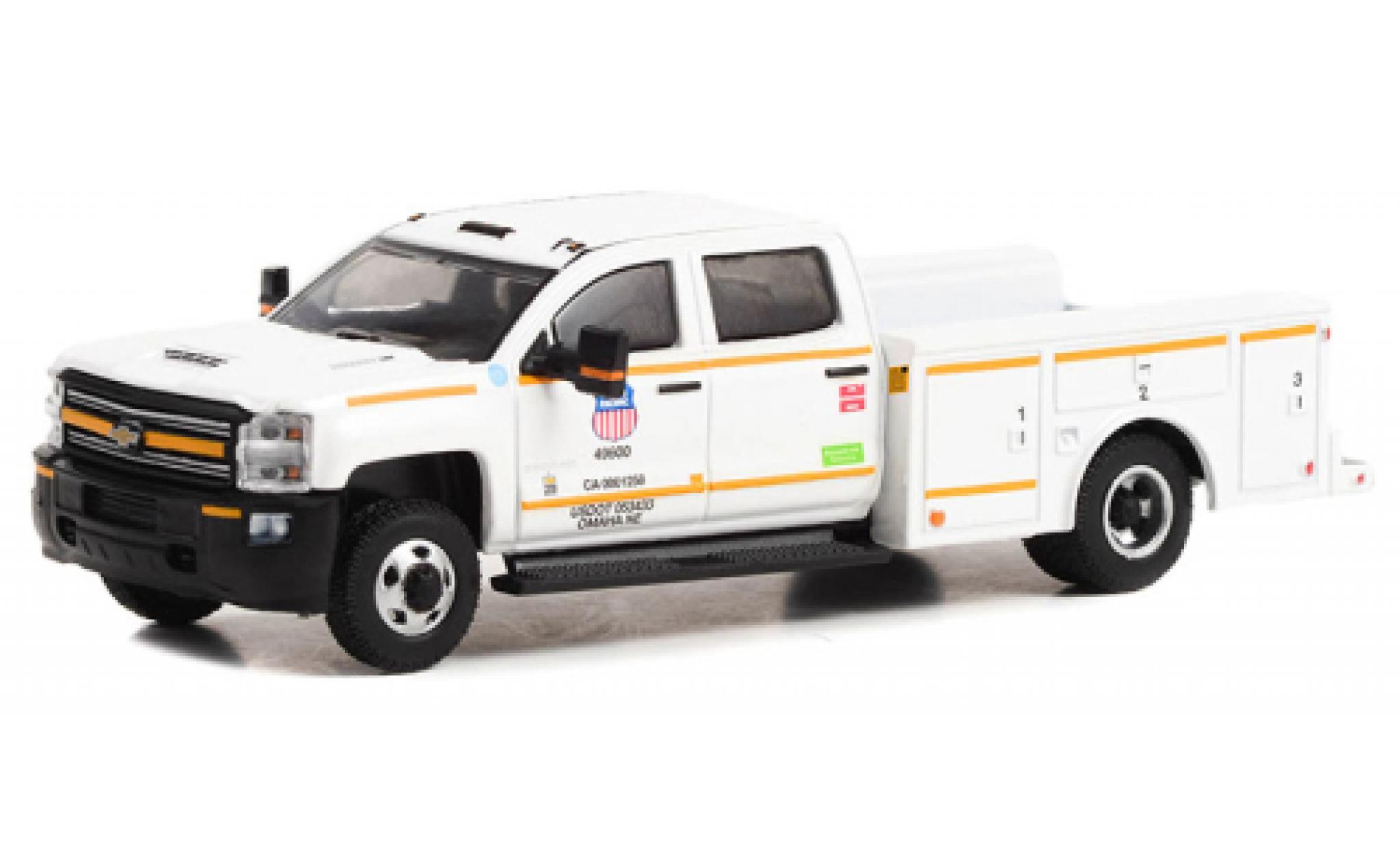 Chevrolet Silverado 1/64 Greenlight 3500 Dually Service Bed Union Pacific Railroad 2018 diecast model cars