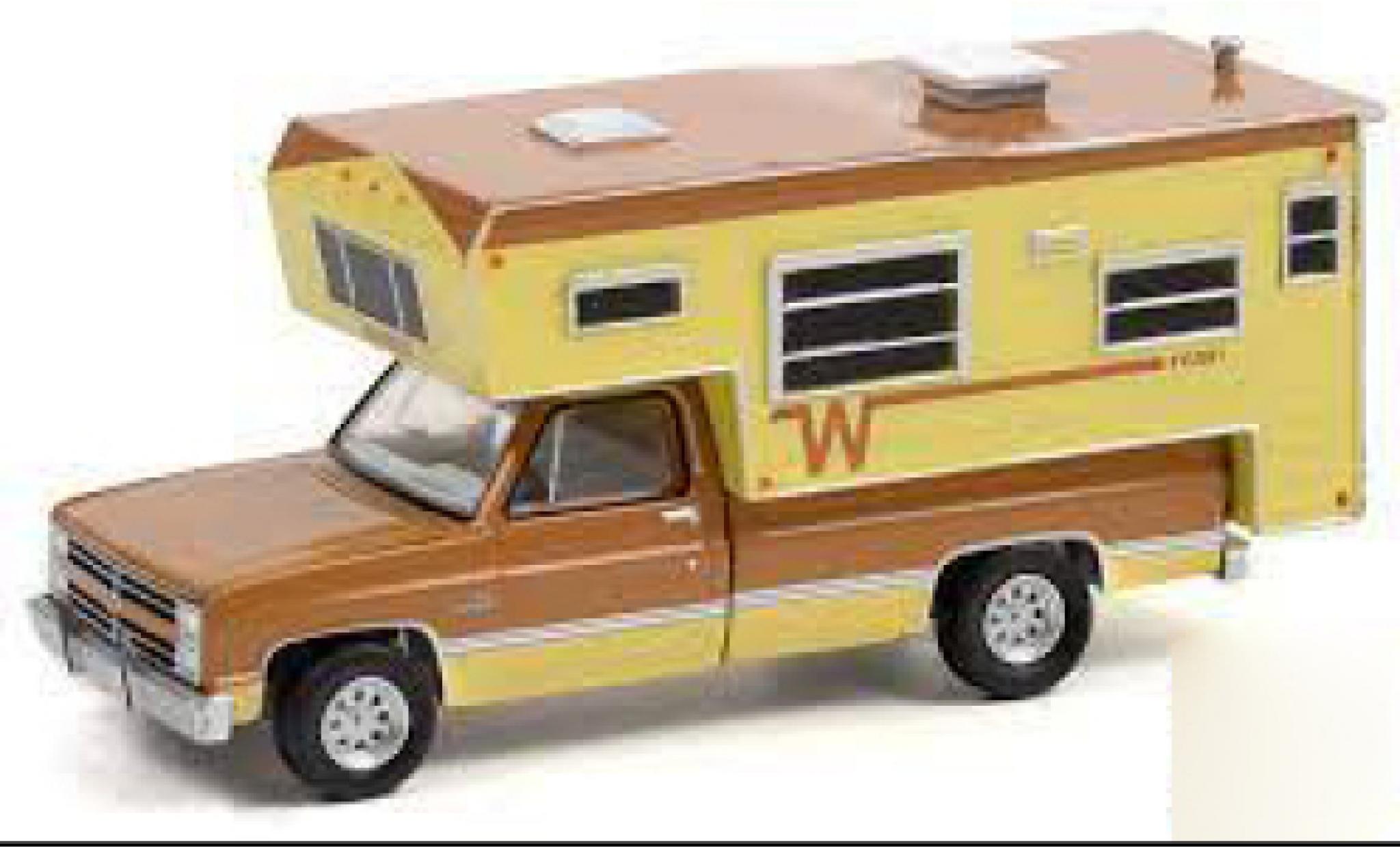 Chevrolet Silverado 1/64 Greenlight brown/beige 1986 diecast model cars