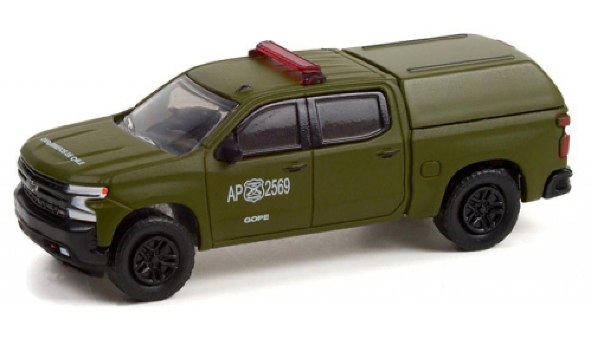 Chevrolet Silverado 1/64 Greenlight LT Trail Boss Z71 Carabineros de Chile 1972 diecast model cars
