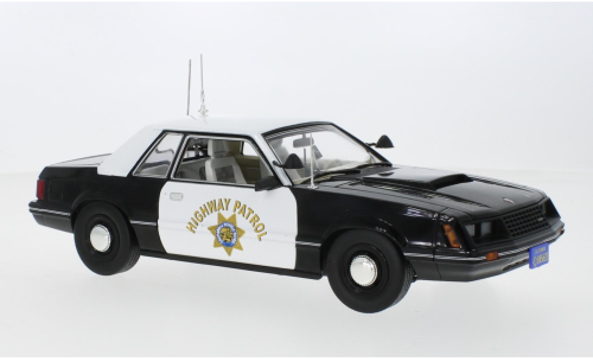 Ford Mustang 1/18 Greenlight SSP California autoroute Patrol 1982 diecast model cars