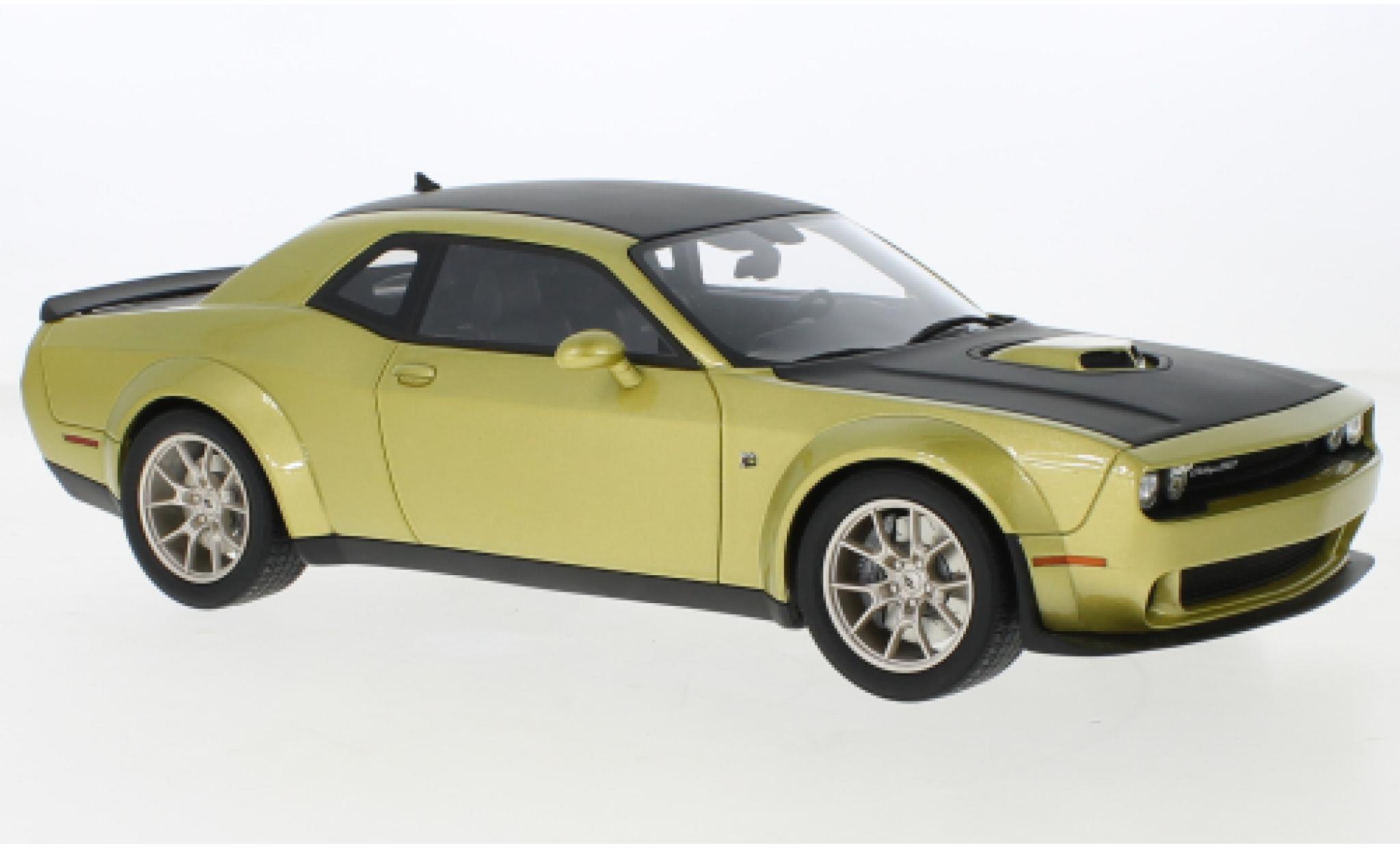 Dodge Challenger 1/18 GT Spirit R/T Scat Pack Widebody metallise green/black 2020 diecast model cars