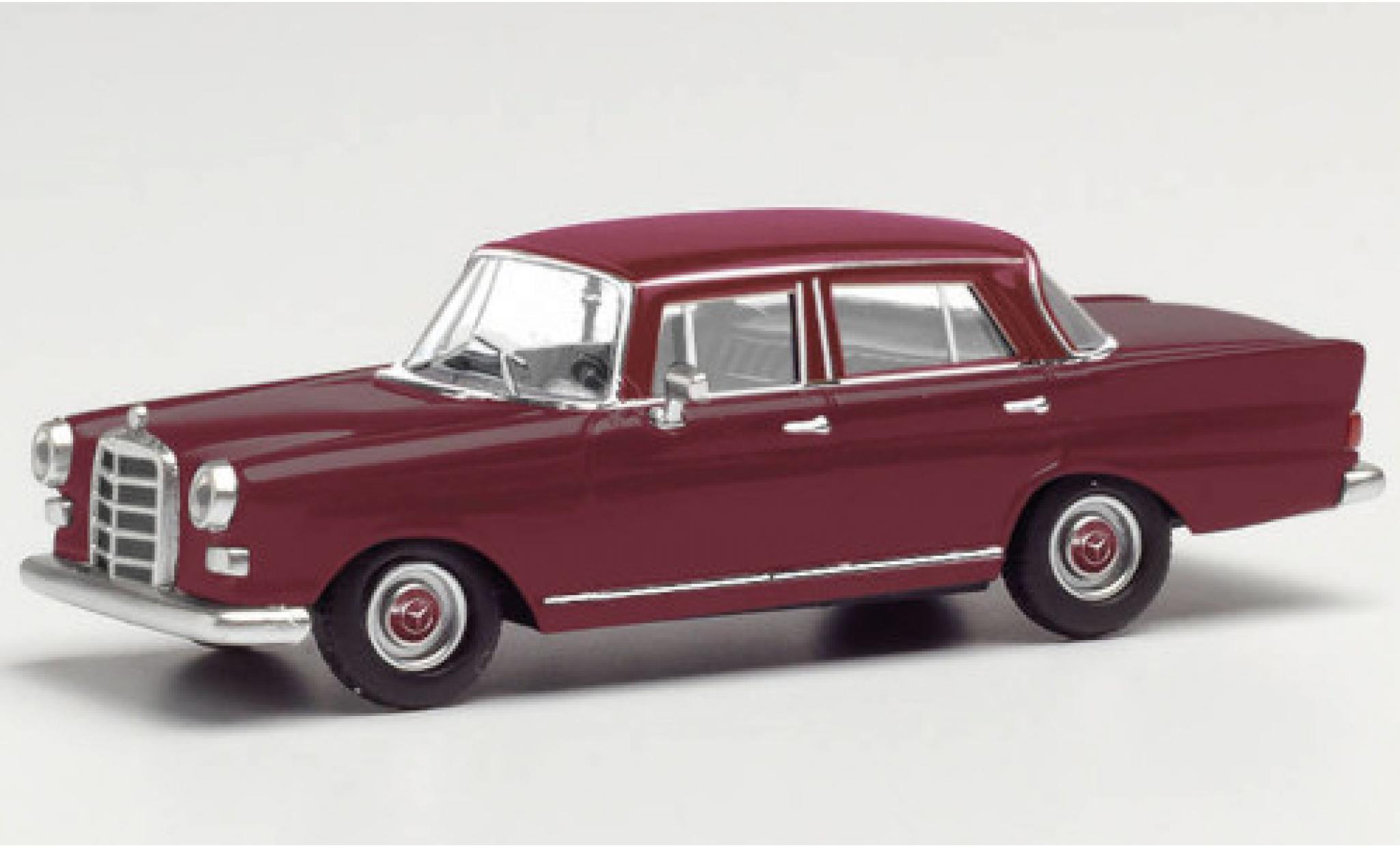 Mercedes 200 1/87 Herpa (W110) red fonc&eacute; diecast model cars