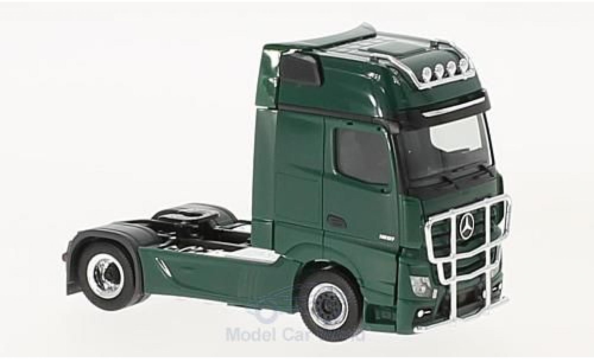 Mercedes Actros 1/87 Herpa Gigaspace Zugmaschine green 2011 mit Lampenb&uuml;gel & Rammschutz diecast model cars