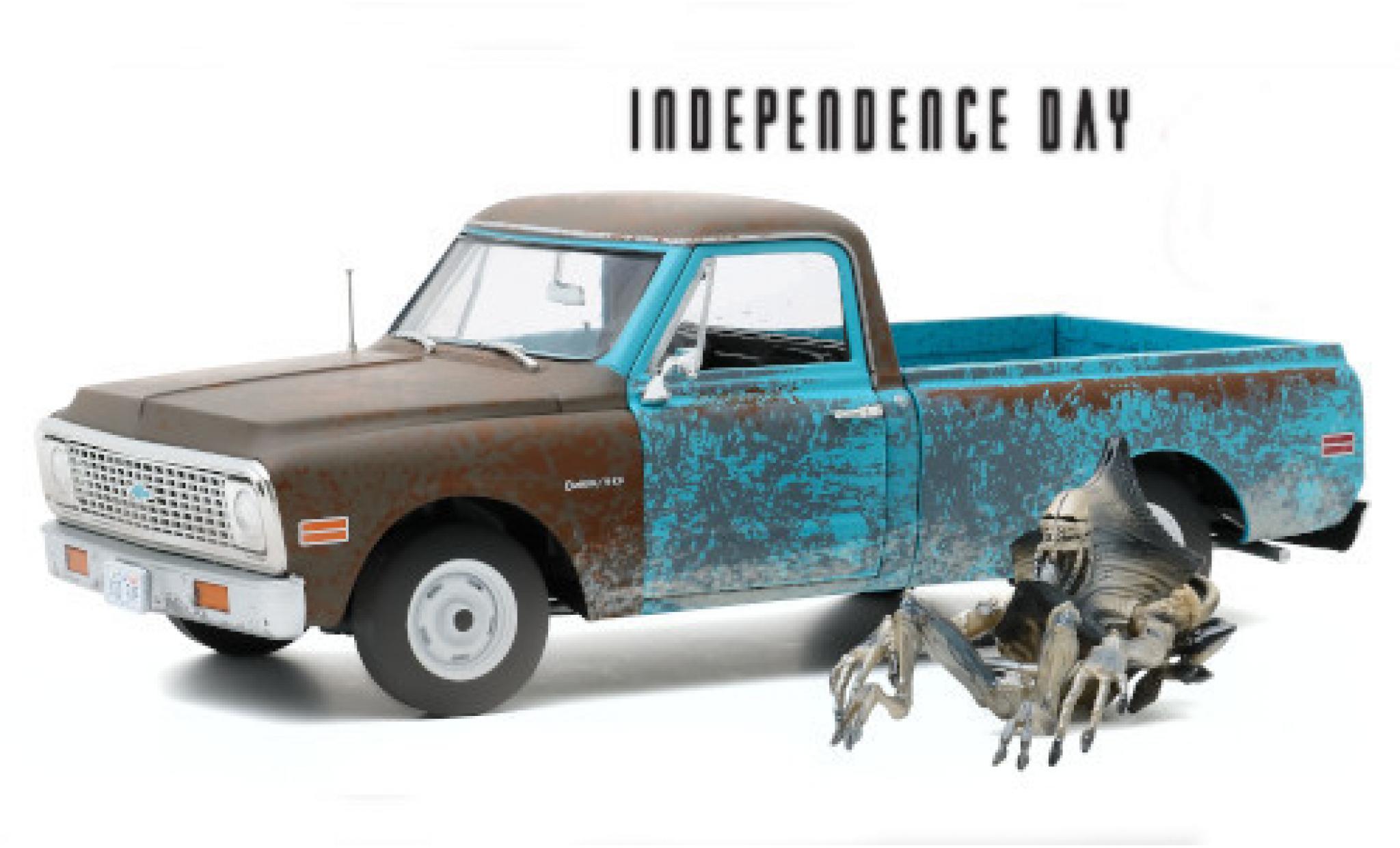 Chevrolet C-10 1/18 Highway 61 blue/grey Independence Day 1971 avec traces d et Alien-figurine diecast model cars
