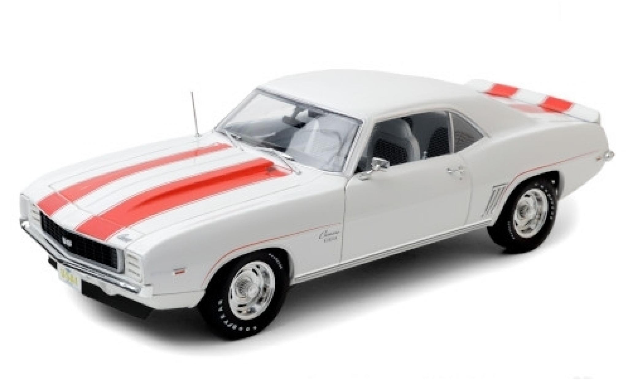 Chevrolet Camaro 1/18 Highway 61 Z10 white/orange 1969 diecast model cars