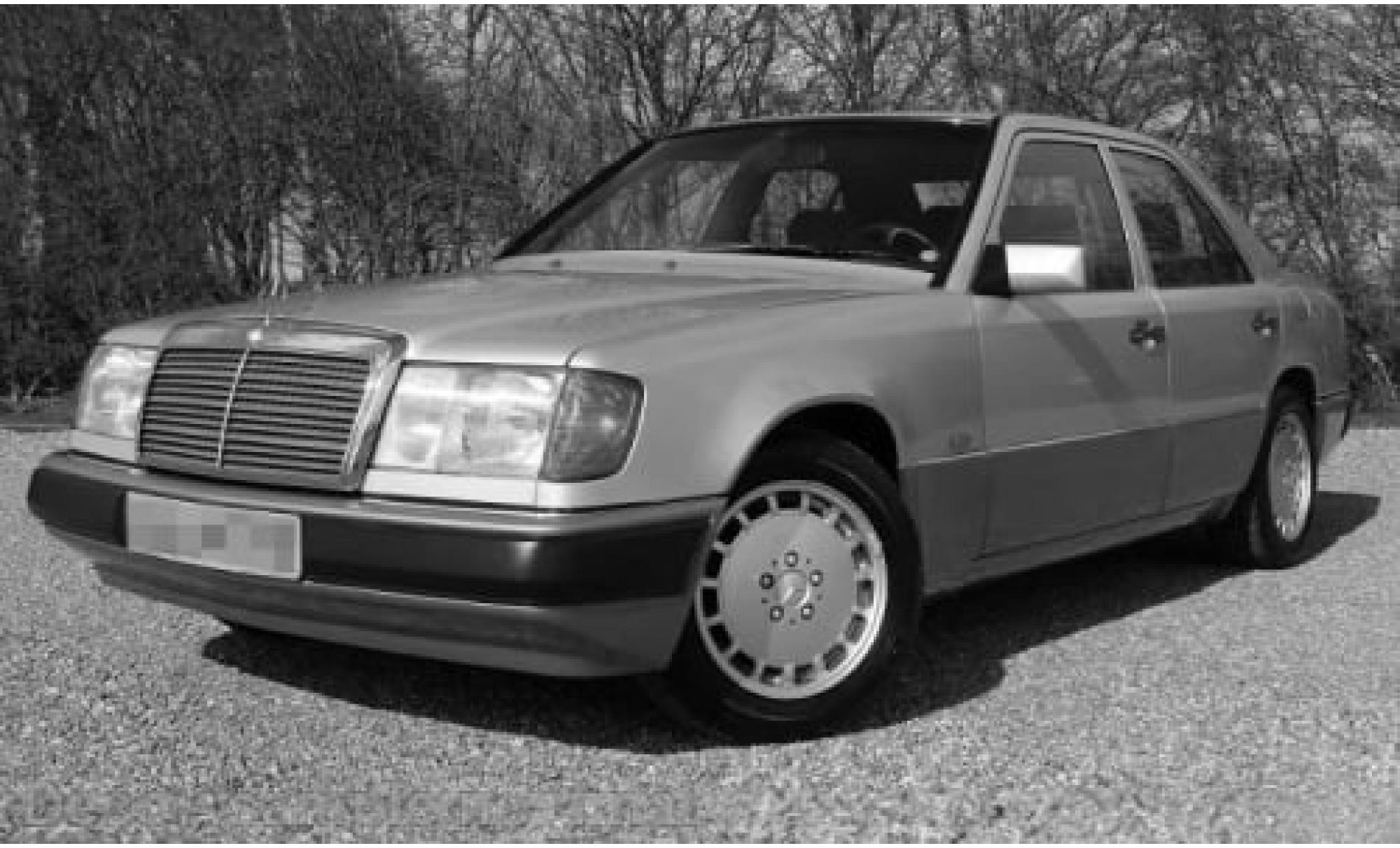 Mercedes 230 1/18 I Norev E (W124) metallise t&uuml;rkis 1:18 diecast model cars