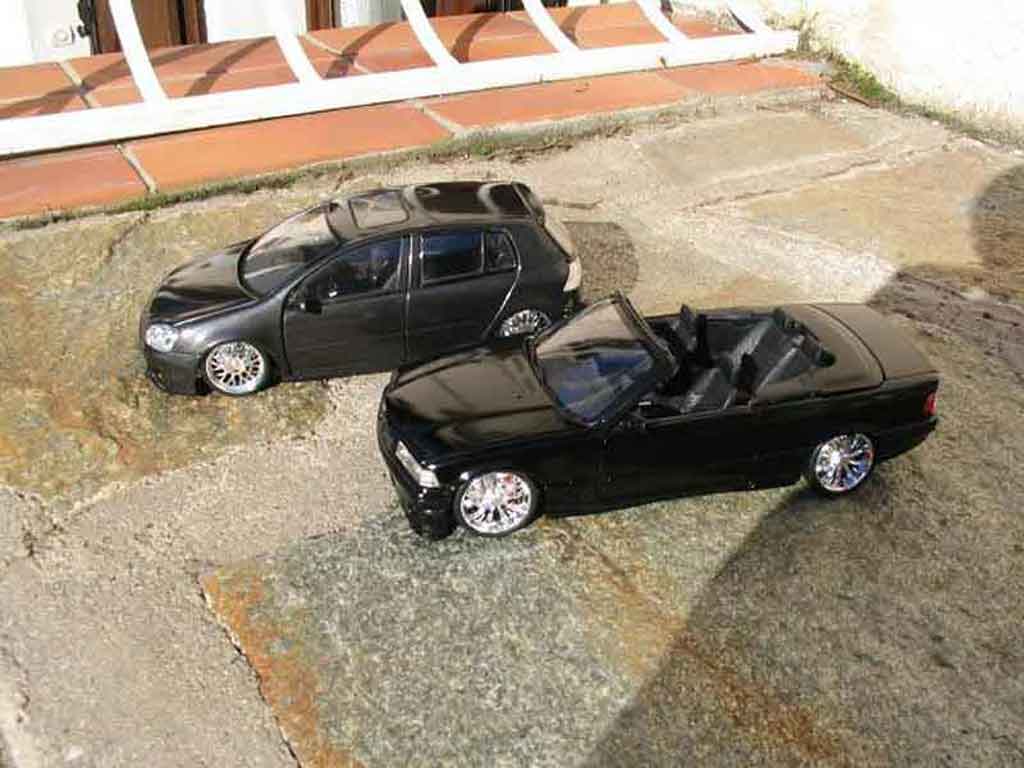 Bmw 325 Cabriolet E36 black jantes chromees 1/18 Maisto