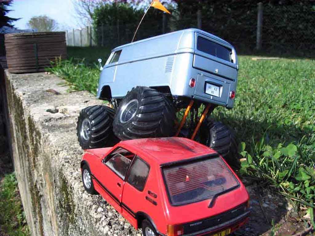 Volkswagen Combi Base big foot 1/18 Solido