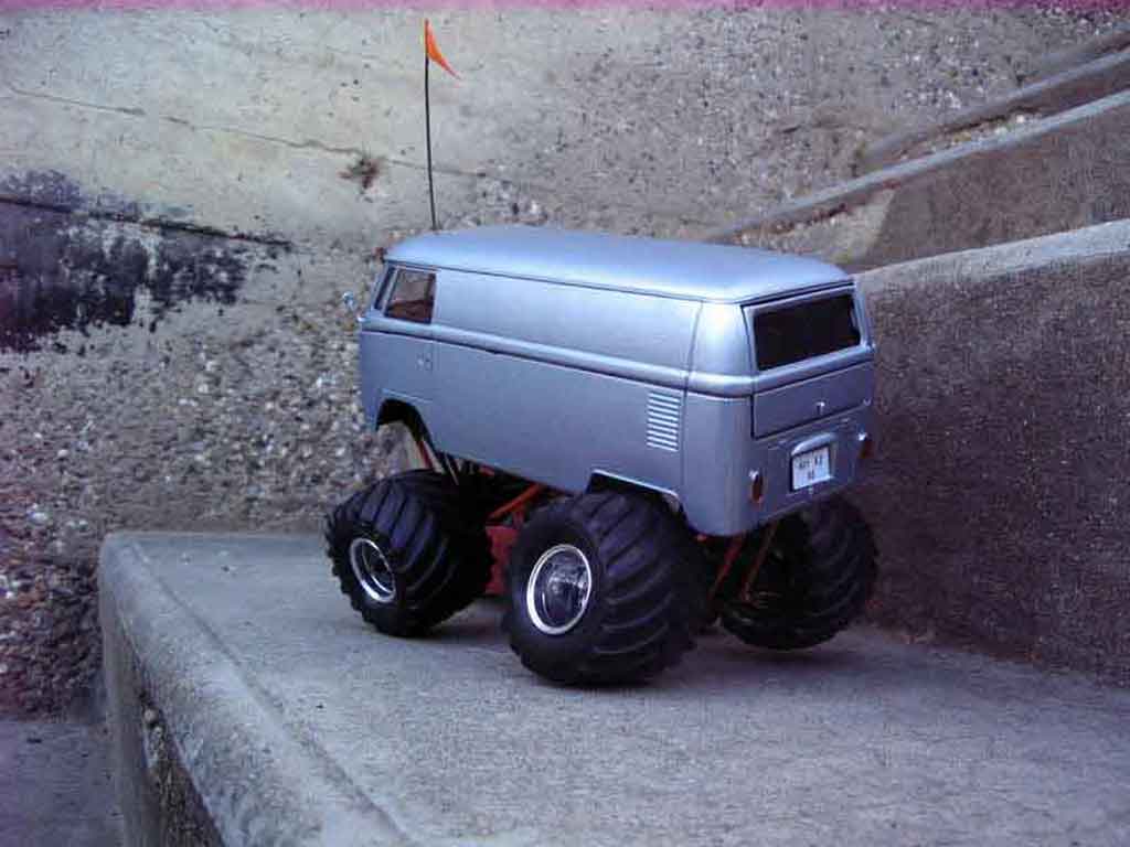 Volkswagen Combi Base big foot 1/18 Solido