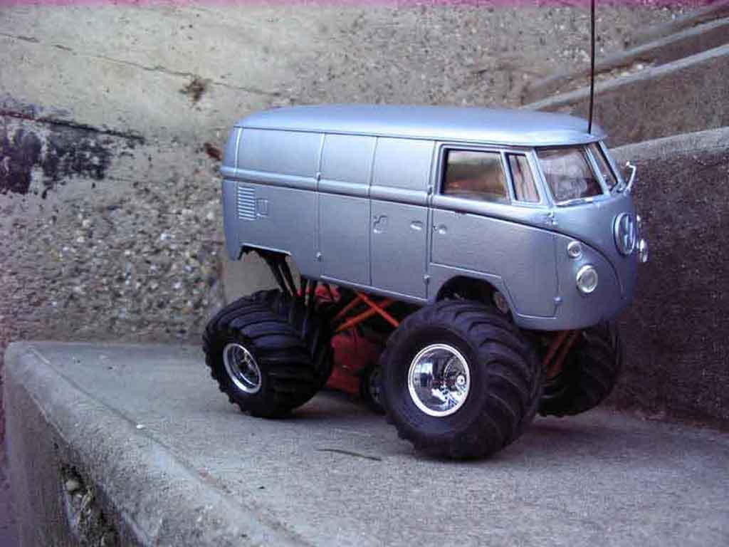 Volkswagen Combi Base big foot 1/18 Solido