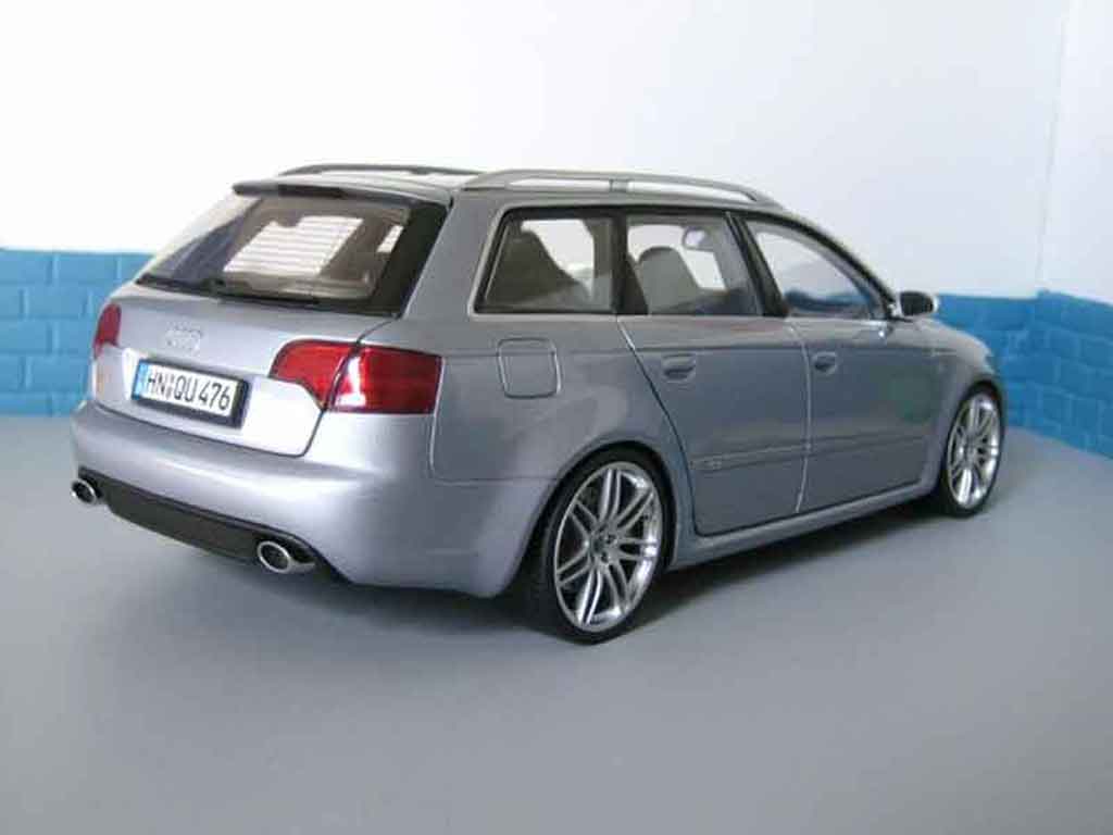 Audi RS4 avant grey 1/18 Minichamps