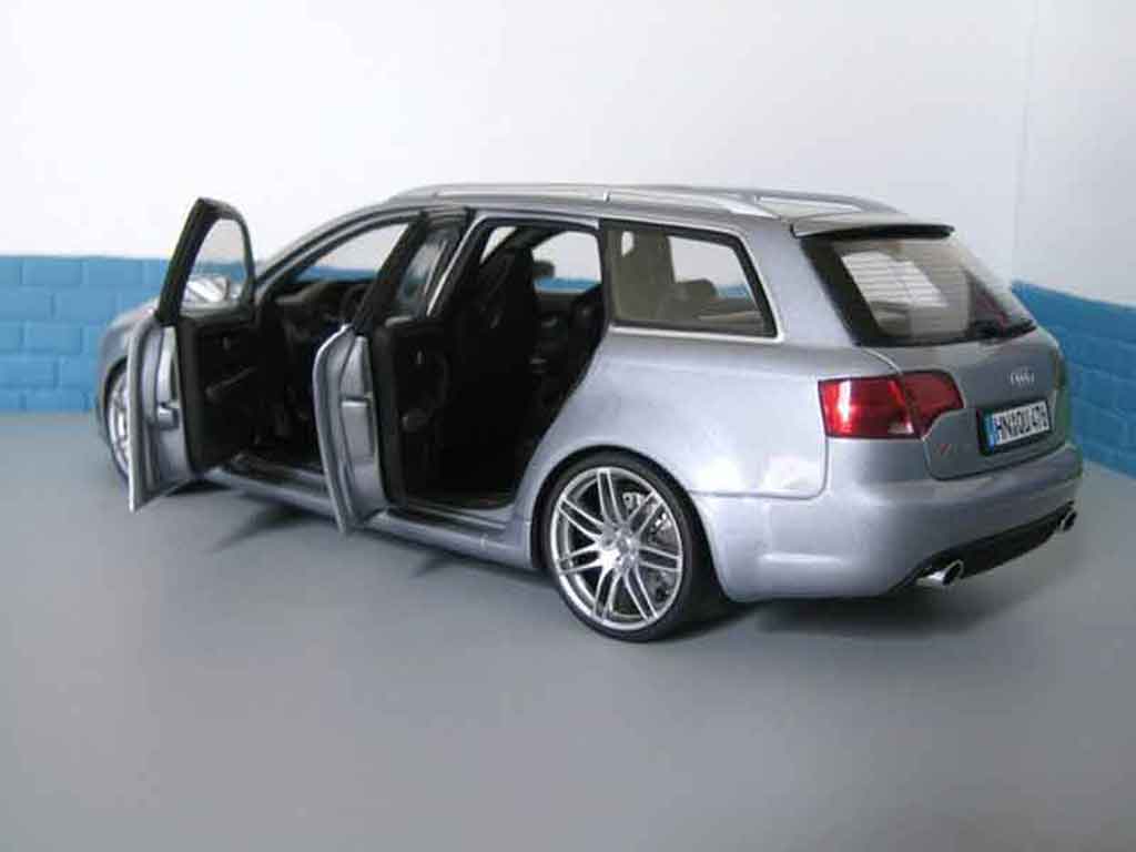Audi RS4 avant grey 1/18 Minichamps