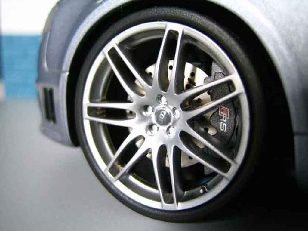 Audi RS4 avant grey 1/18 Minichamps