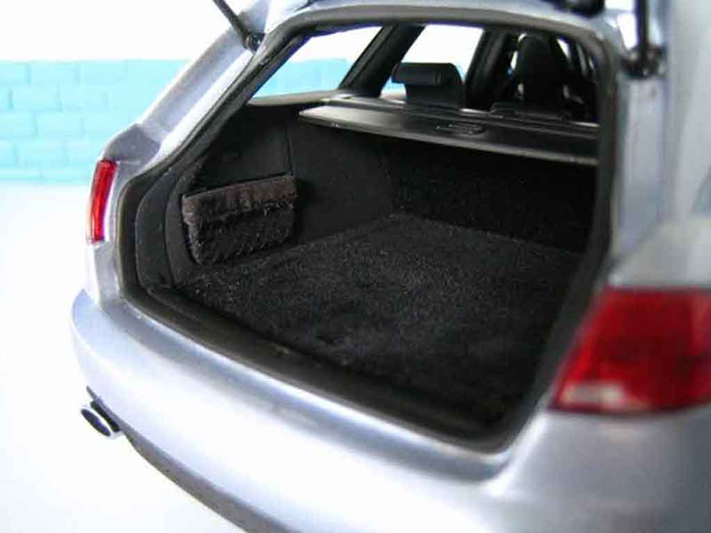 Audi RS4 avant grey 1/18 Minichamps
