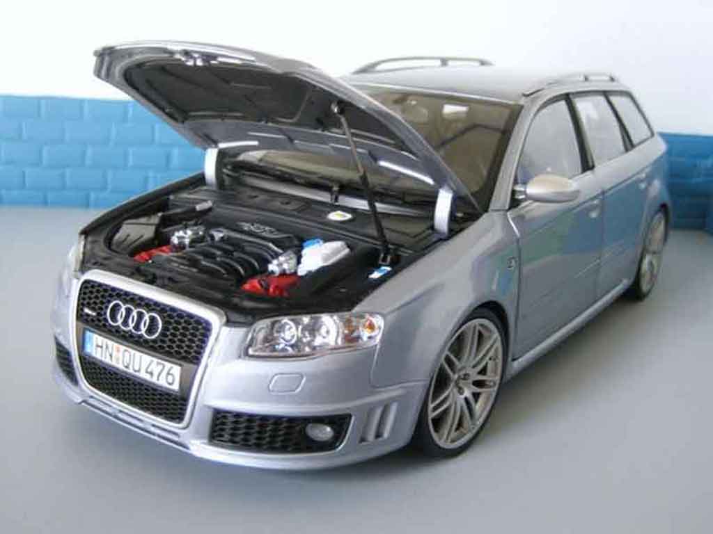 Audi RS4 avant grey 1/18 Minichamps