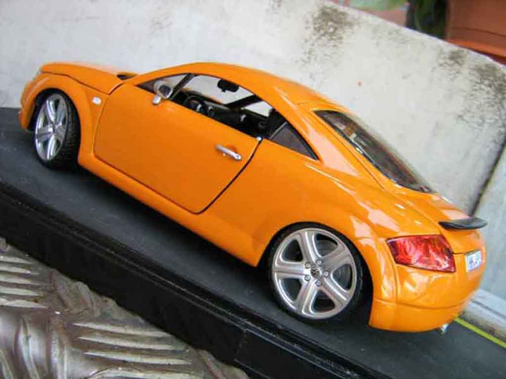 Audi TT rs coupe orangesignal porsche jantes touareg 1/18 Revell
