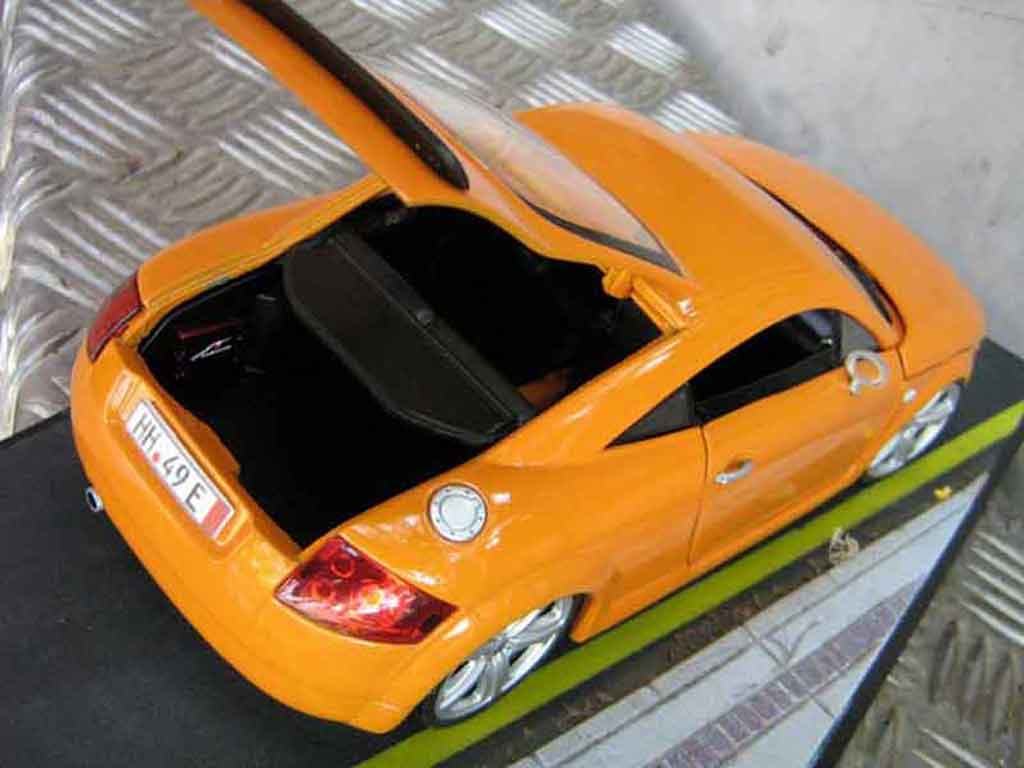 Audi TT rs coupe orangesignal porsche jantes touareg 1/18 Revell