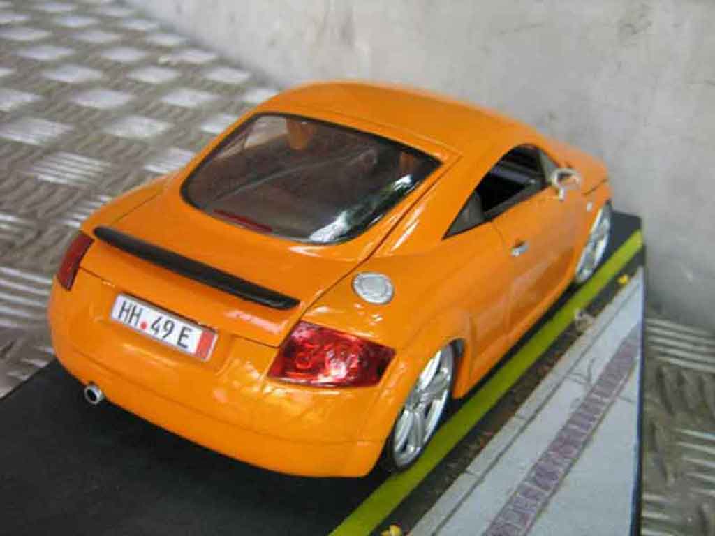 Audi TT rs coupe orangesignal porsche jantes touareg 1/18 Revell