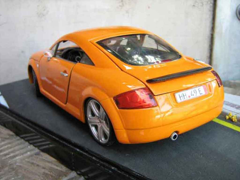Audi TT rs coupe orangesignal porsche jantes touareg 1/18 Revell
