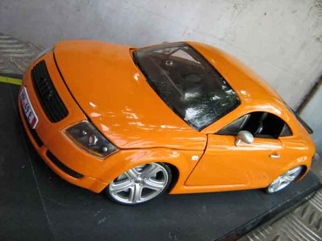 Audi TT rs coupe orangesignal porsche jantes touareg 1/18 Revell