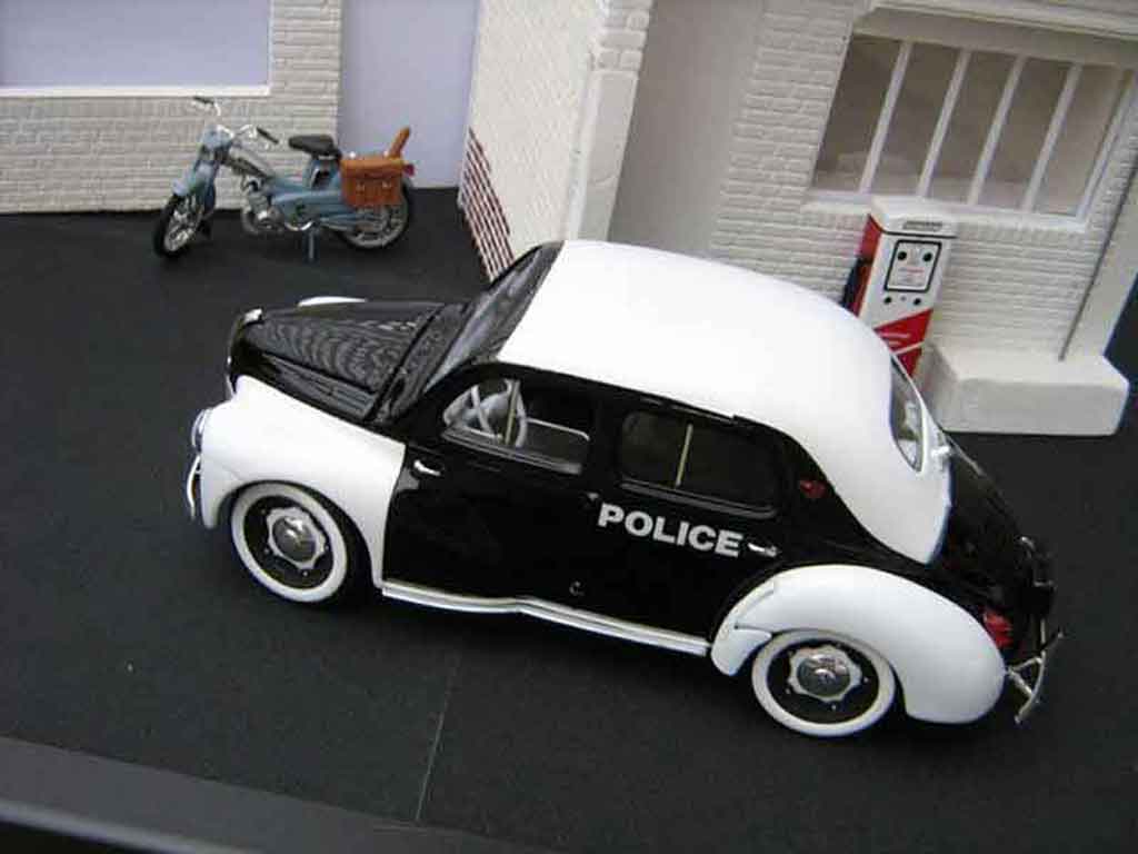 Renault 4CV Base police / gendarmerie 1/18 Solido
