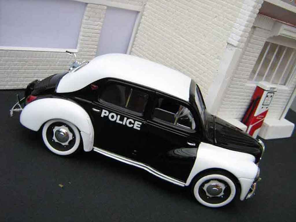 Renault 4CV Base police / gendarmerie 1/18 Solido
