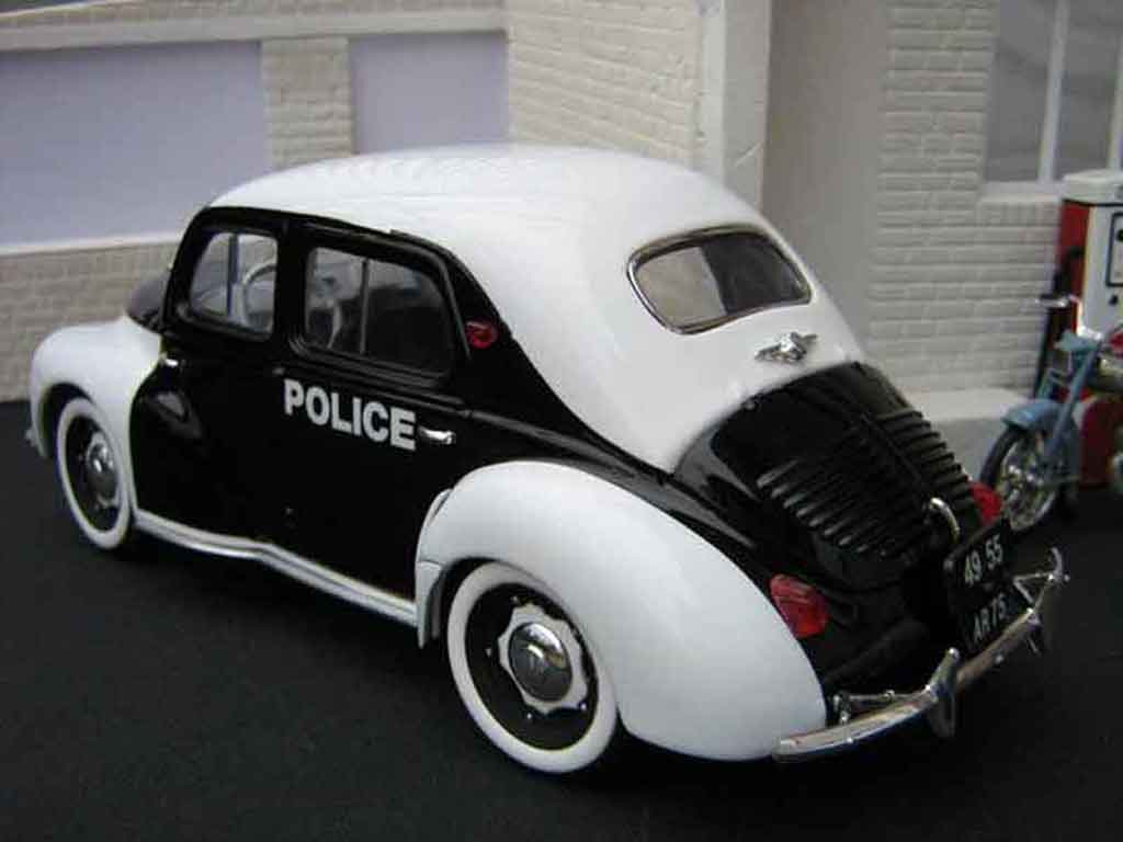 Renault 4CV Base police / gendarmerie 1/18 Solido