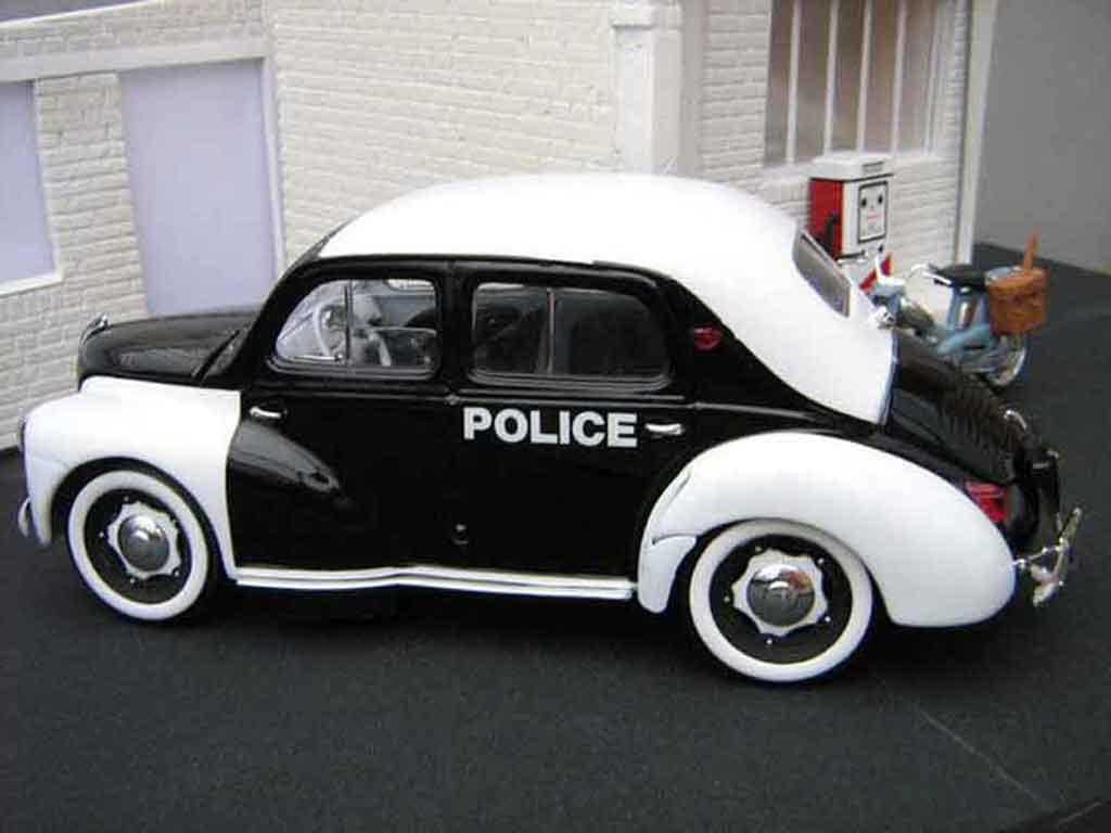 Renault 4CV Base police / gendarmerie 1/18 Solido