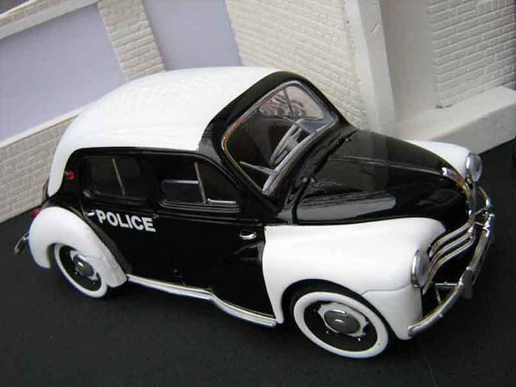 Renault 4CV Base police / gendarmerie 1/18 Solido