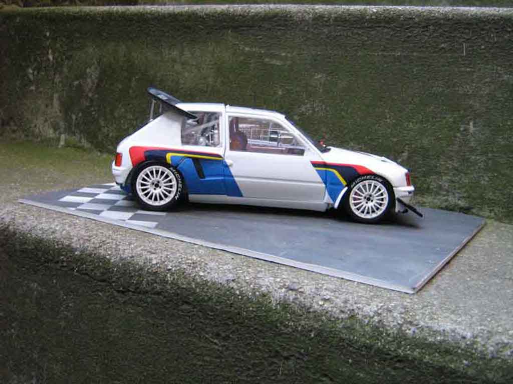Peugeot 205 Turbo 16 presentation rallye T16 1/18 Solido
