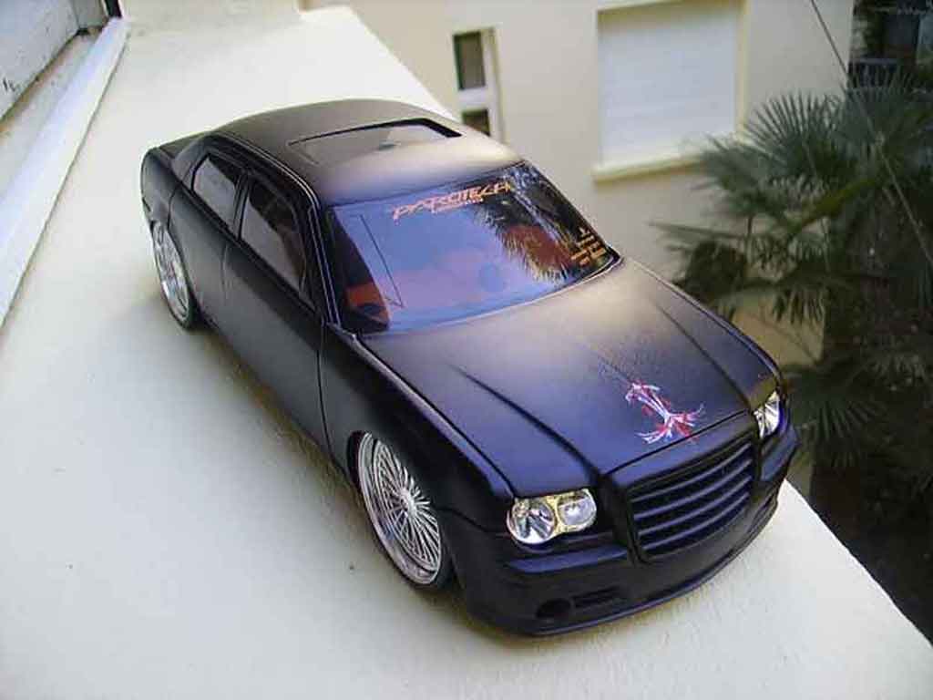 Chrysler 300C tuning dub style 1/18 Norev