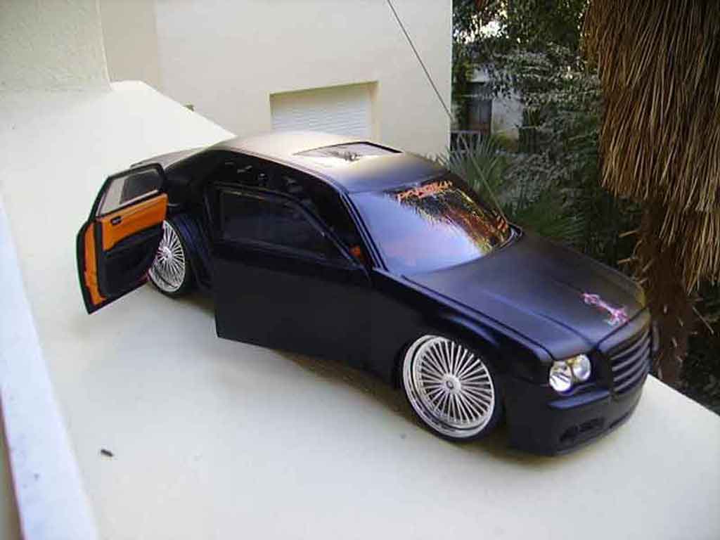 Chrysler 300C tuning dub style 1/18 Norev