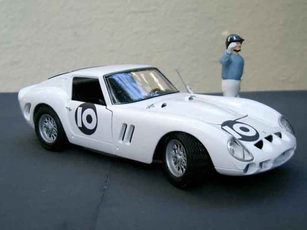 Ferrari 250 GTO graham hill white 1/18 Burago
