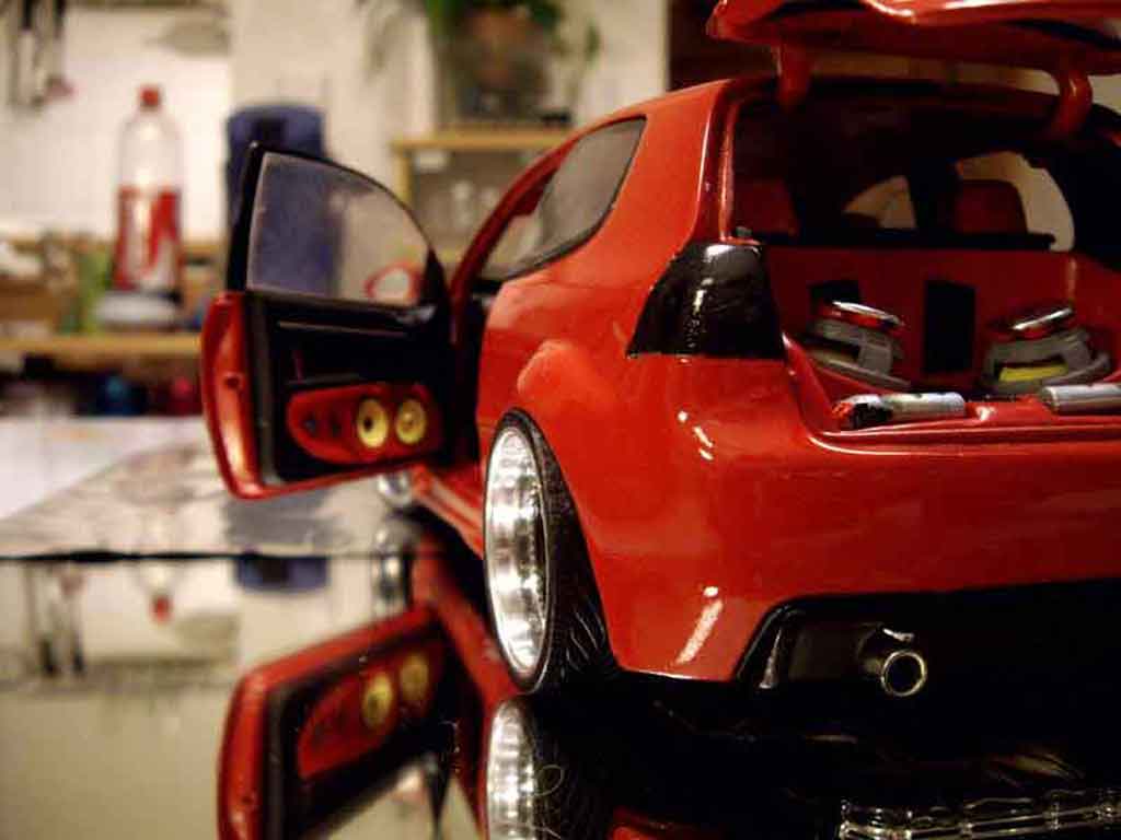 Volkswagen Golf GTI zender red 1/18 Revell