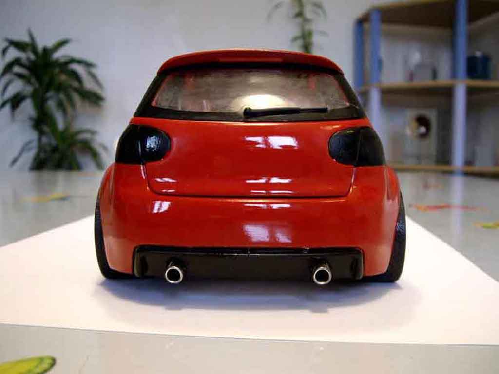 Volkswagen Golf GTI zender red 1/18 Revell