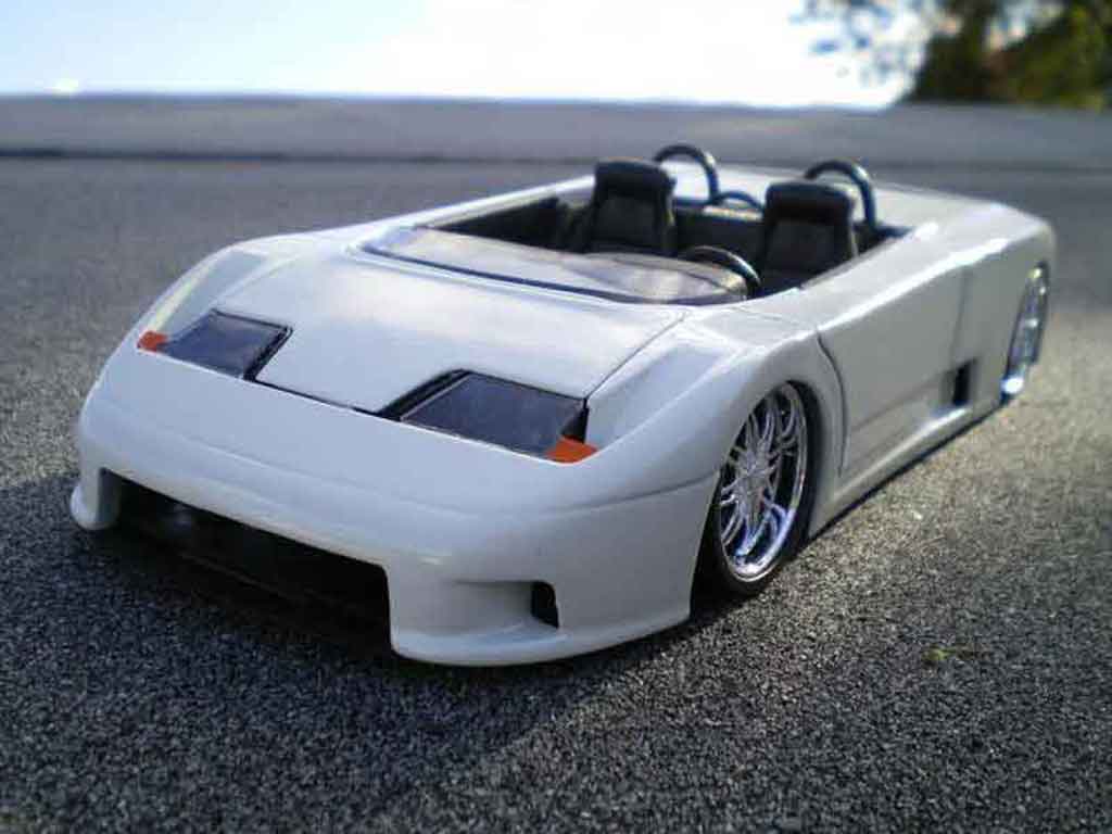 Bugatti EB110 1/18 Burago barquette white diecast model cars