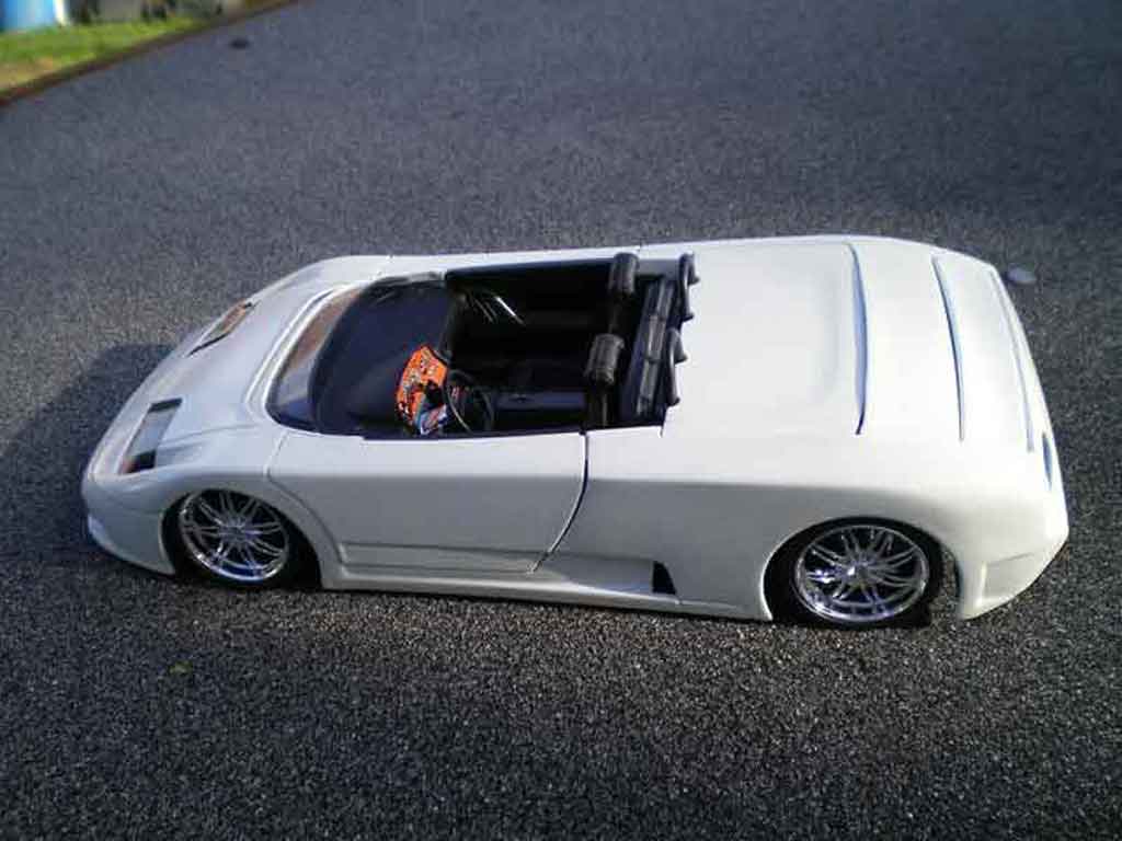 Bugatti EB110 barquette white 1/18 Burago
